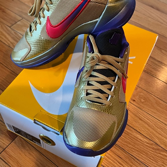 Kobe Undefeated Hall of Fame - Picture 9 of 10